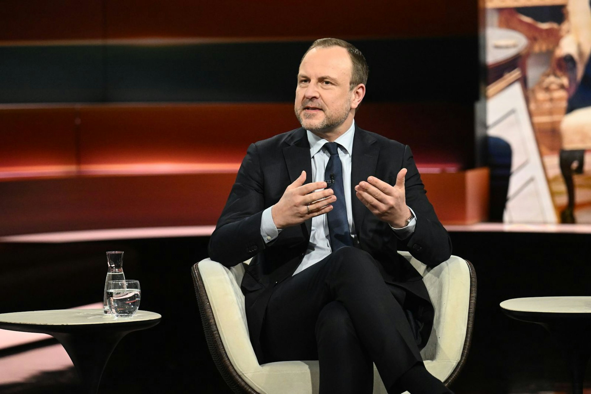 Politologe Peter Neumann schlug einen vorsichtigen Weg vor. Seiner Meinung nach sollten diejenigen, die Zugang zu Trump haben, diesen nutzen. (Bild: Cornelia Lehmann/ ZDF)