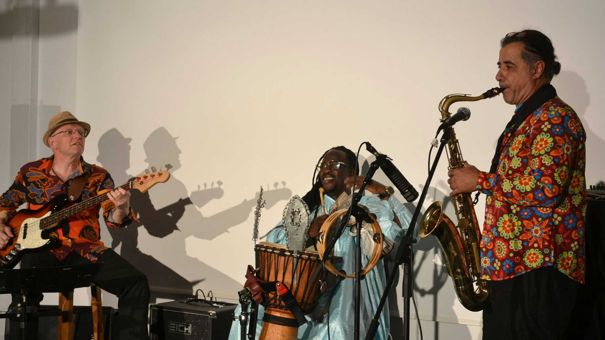 21.09.2024 Das Trio Georg Berhausen, Aladji Mbaye und Alessandro Palmitessa begeisterten mit ihrem Programm "Der Jazz kehrt zurück nach Afrika" das Publikum der Stadtbibliothek.