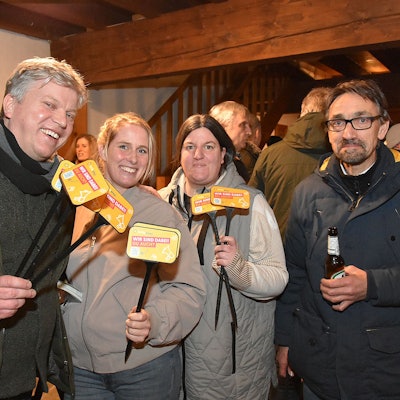 Paten für das Projekt „Tante Enso“ sind in Morsbach-Lichtenberg unter anderem und ab sofort (von links) Yvonne Steffensmeier, Patrick Gilles, Mareike Kirchhof und Marko Roth.