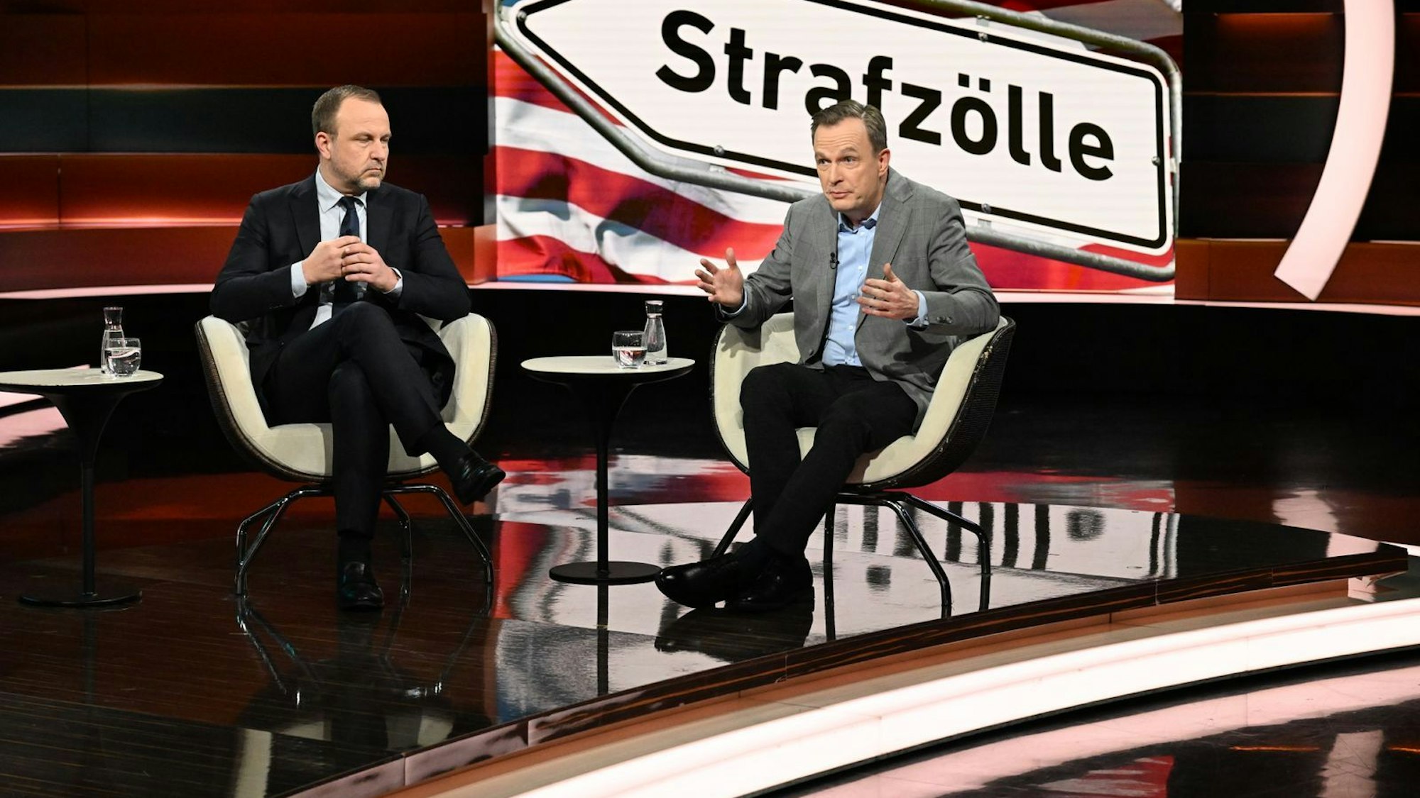 Bei „Markus Lanz“ fand der Ökonom Jens Südekum klare Worte und sprach von einer gezielten Erpressung seitens des US-Präsidenten. (Bild: Cornelia Lehmann/ ZDF)