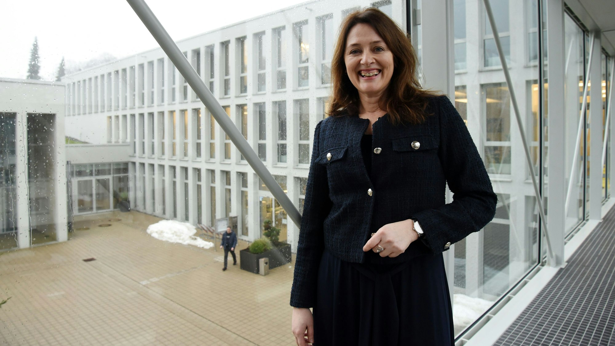 Die 46 Jahre alte Larissa Weber ist seit bald sechs Jahren Bürgermeisterin von Waldbröl. Bei der jüngsten Kommunalwahl ist sie – ohne eine Gegenkandidatur – mit überwältigender Mehrheit in ihrem Amt bestätigt worden.