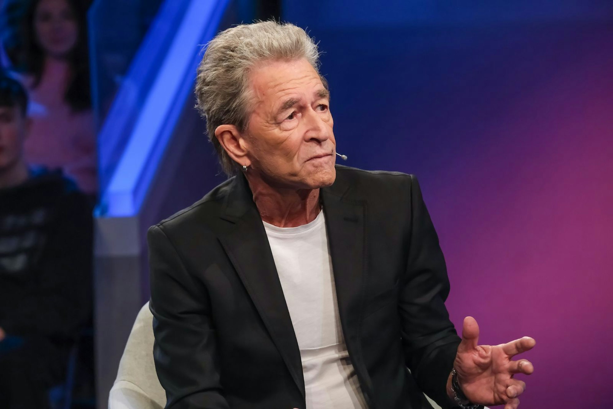 Am Dienstagabend war Peter Maffay zu Gast bei Sandra Maischberger. Dort appelliert er: „Die kommenden Generationen haben ein Recht darauf, dass wir noch Optimismus besitzen.“ (Bild: WDR/ Oliver Ziebe )