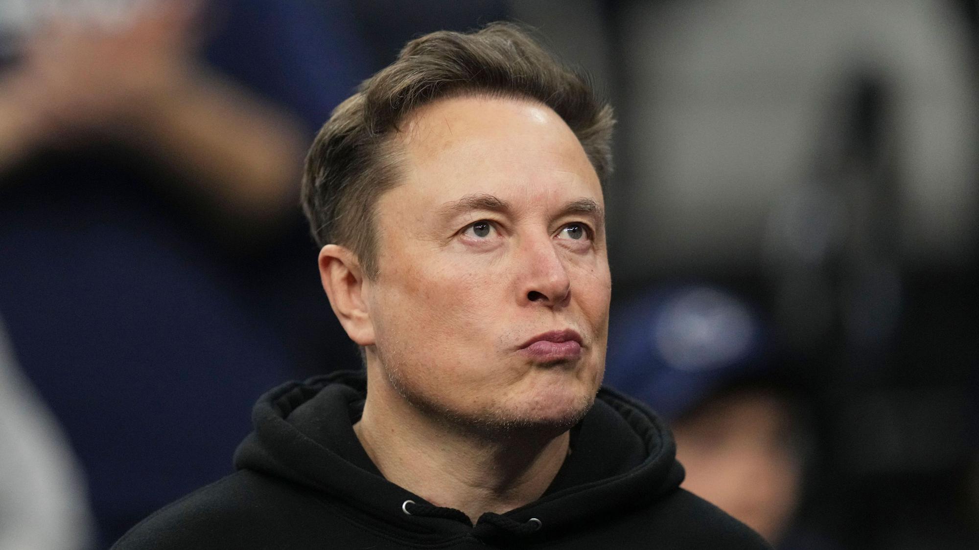 Elon Musk besucht das Finale der NCAA-Ringer-Meisterschaft in Philadelphia.