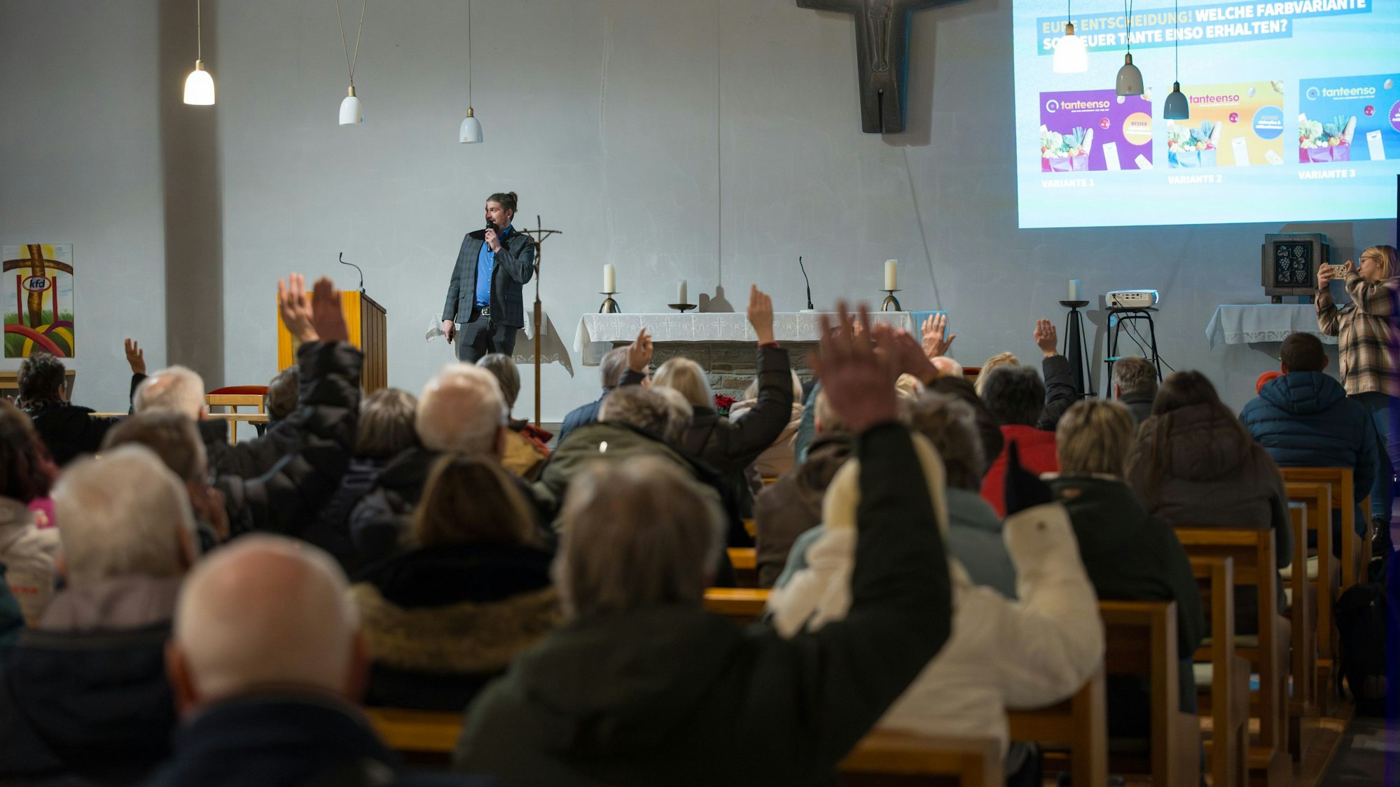 Rappelvoll war in der Morsbacher Ortschaft Lichtenberg die Kirche St. Joseph, als dort das Konzept hinter den „Tante Enso“-Märkten vorgestellt wurde.