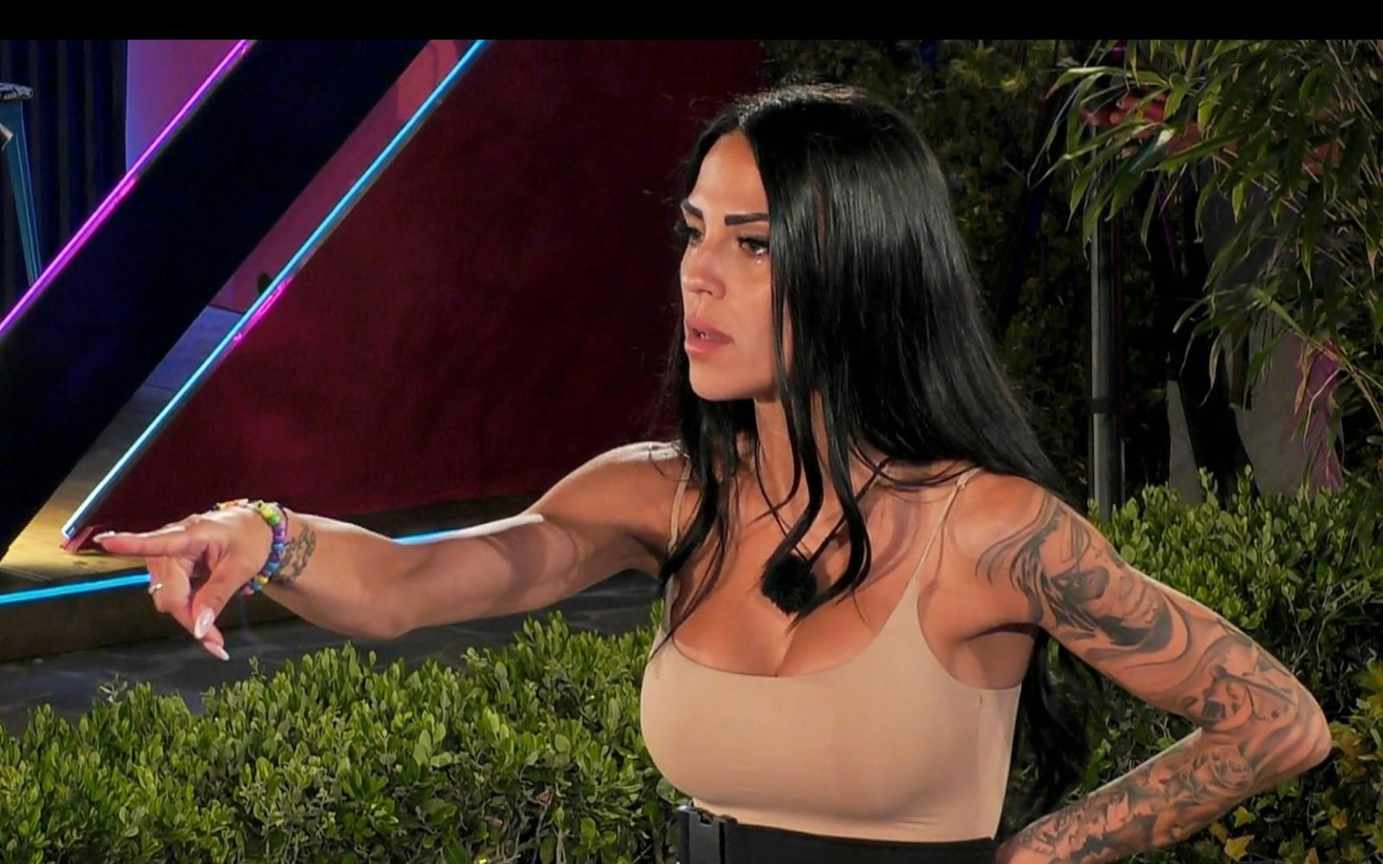 „Du bist das Allerletzte“: Elena rechnet mit David ab. (Bild: RTL)