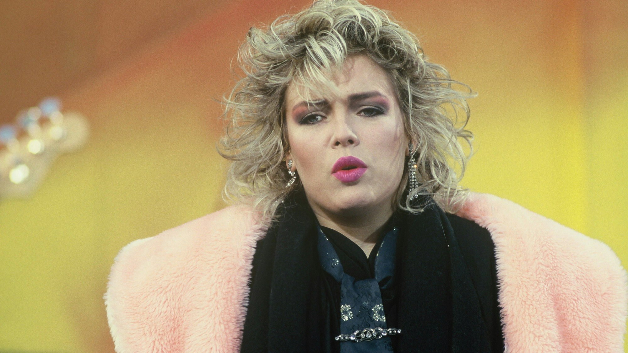 Die britische Sängerin Kim Wilde bei einem Auftritt 1984.