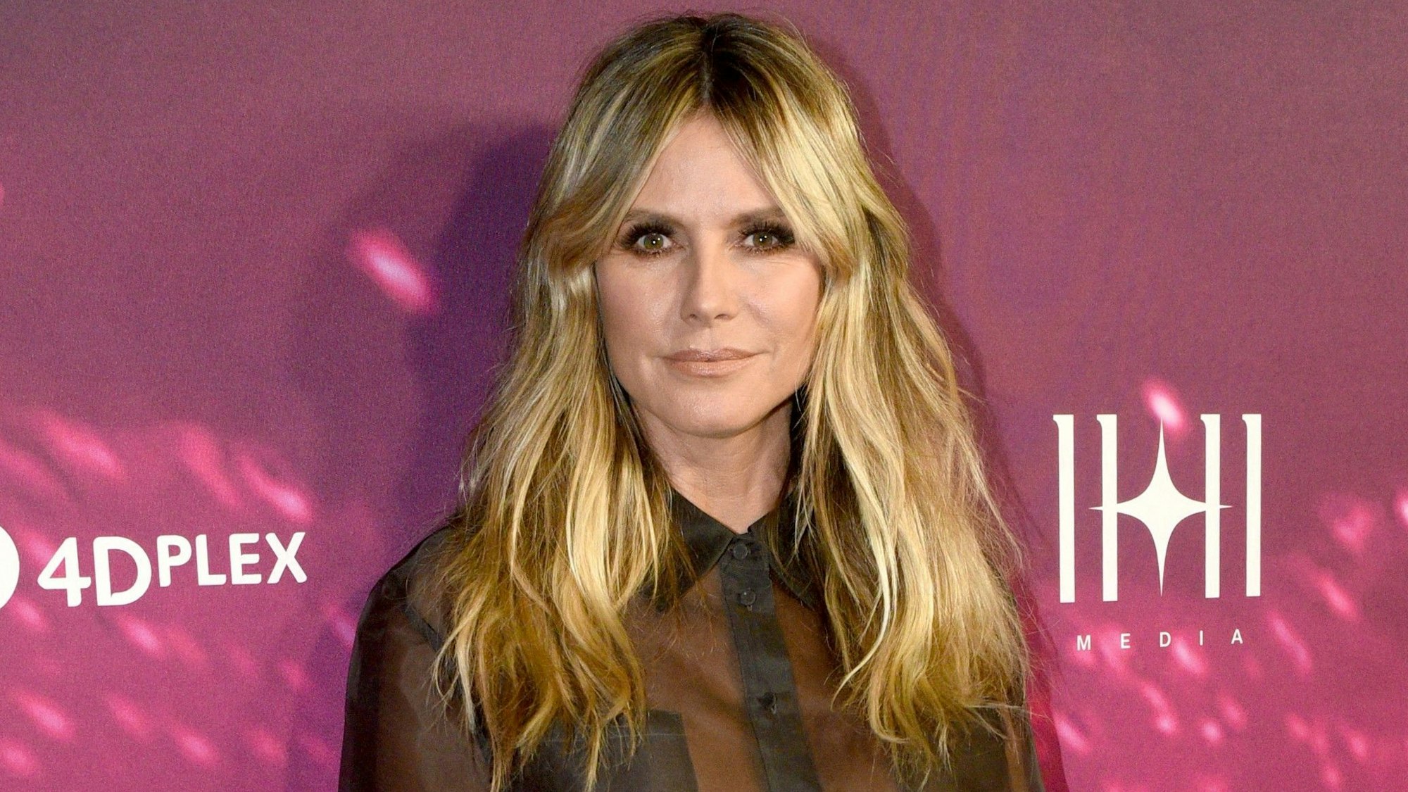 Heidi Klum weiß, wie sie sich in Szene setzt: Hier bei der Filmvorstellung von „Paris Hilton’s Infinite Icon: A Visual Memoir“ am 20. Januar 2026 im AMC The Grove in Los Angeles.