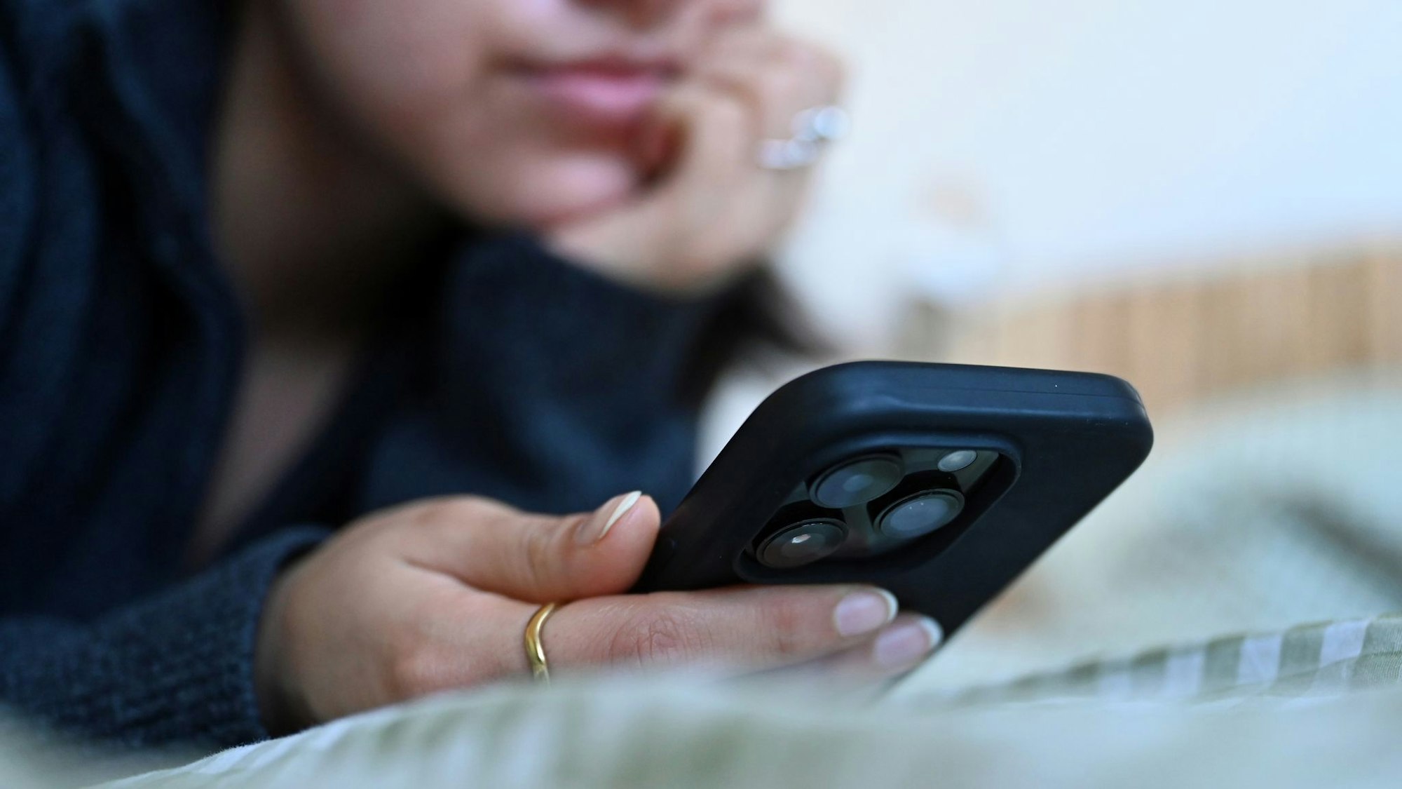 Auch in Großbritannien wird über ein Social-Media-Verbot diskutiert. (Archivfoto). Foto: Elisa Schu/dpa