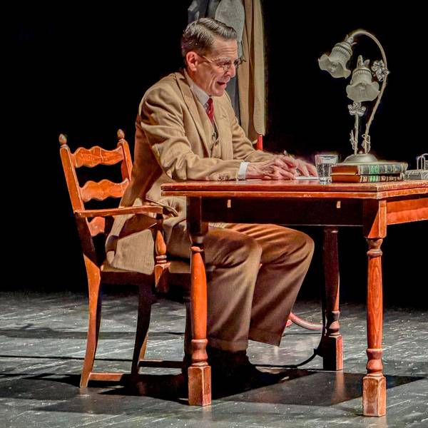 Michael Meierjohann und Wolfgang Müller-Schlesinger in der szenischen Lesung „Empfänger unbekannt“ im Forum: Die Karten für städtische Kulturveranstaltungen sollen teurer werden.