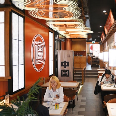 20.01.2026 Köln. Gastro-Kritik „Schmeckt’s, Frau Floß“ von Julia Floß über das Restaurant „Chin Burger“. Die Personen waren einverstanden mit den Fotos. Foto: Alexander Schwaiger