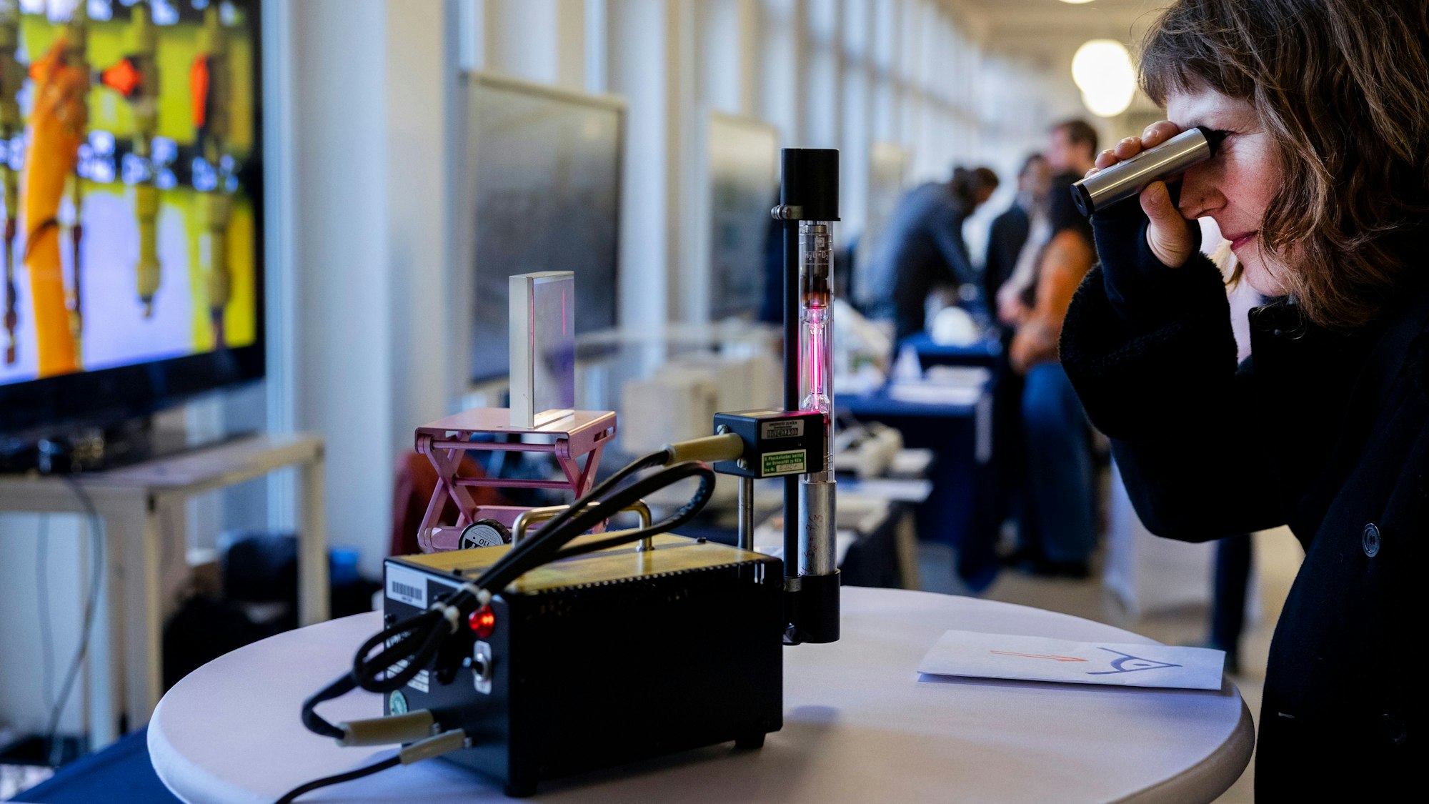 20.01.2026, Köln: Neues Exzellenzcluster „Unser dynamisches Universum“ der Uni Köln in Kooperation mit der Uni Bonn.
Ausstellung in der Uni Köln.
Station 2 „Laboratory Astrophysics“.
Foto: Michael Bause