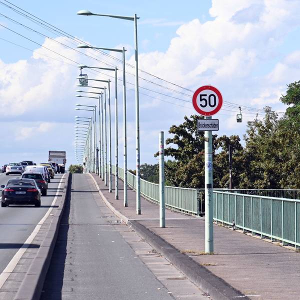 Auf der Kölner Zoobrücke gilt Tempo 50, neue Blitzgeräte sollen kommen.