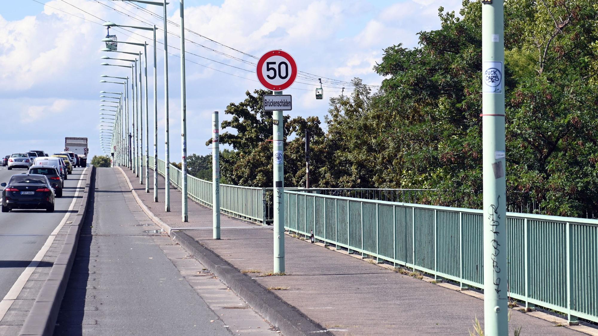 Auf der Kölner Zoobrücke gilt Tempo 50, neue Blitzgeräte sollen kommen.