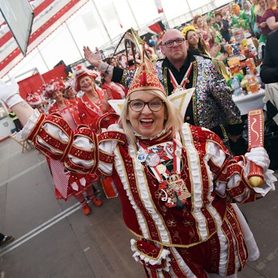 Das Foto zeigt Prinz Sandra im Lindlarer Festzelt.
