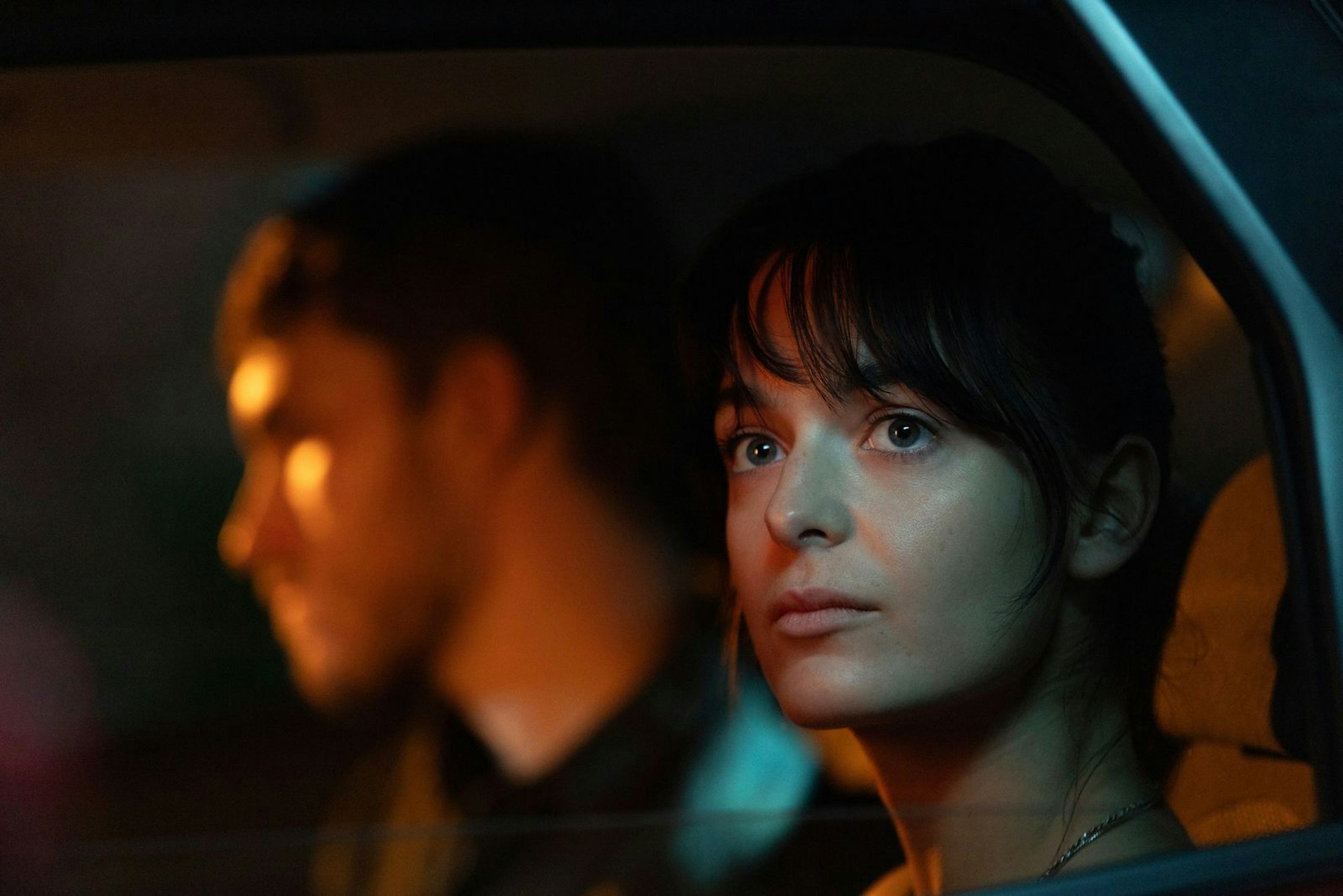 Delia (Céline Buckens) ist Teil eines europäischen Recherchekollektivs. (Bild: ZDF und ©Nicolas Velter – A&ENetworks)