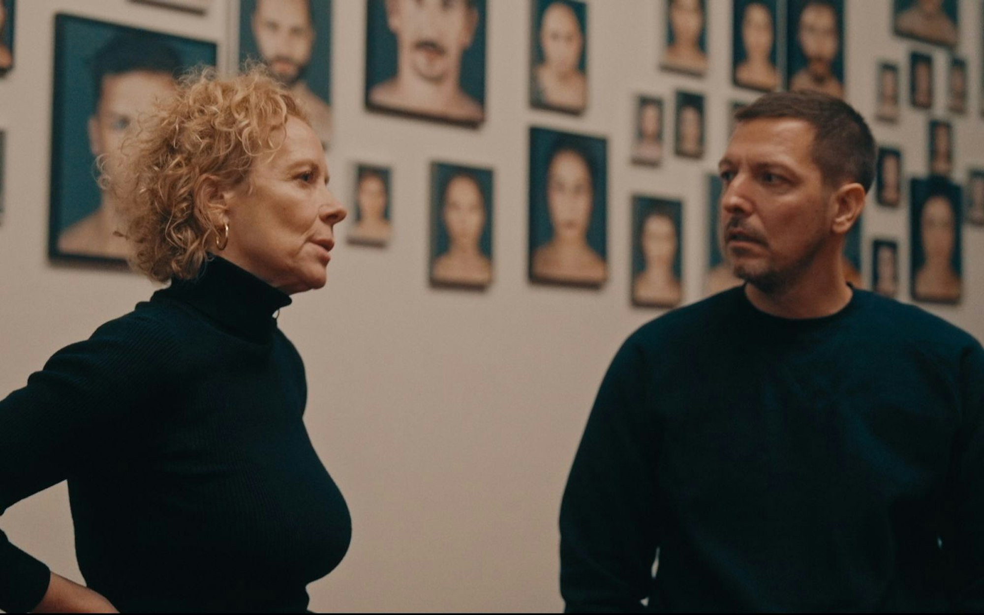 Katja Riemann will in „German Guilt“ mit Thilo Mischke mehr über das Schicksal ihrer Großmutter herausfinden. (Bild: ZDF/ Leonard Schmidt)