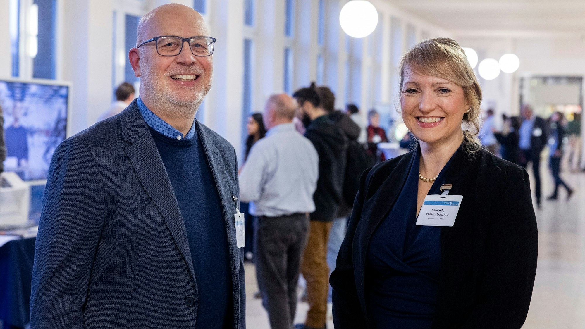 20.01.2026, Köln: Neues Exzellenzcluster „Unser dynamisches Universum“ der Uni Köln in Kooperation mit der Uni Bonn.
Ausstellung in der Uni Köln.
Im Bild v.l.n.r Prof. Dr. Christiano Porciani und Prof. Dr. Stefanie Walch-Gassner.
Foto: Michael Bause