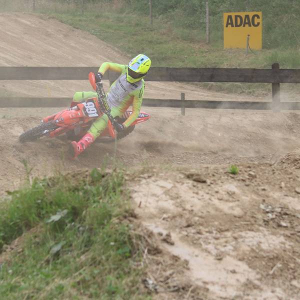 Jaden Wendeler in der letzten Kurve vor Start und Ziel.