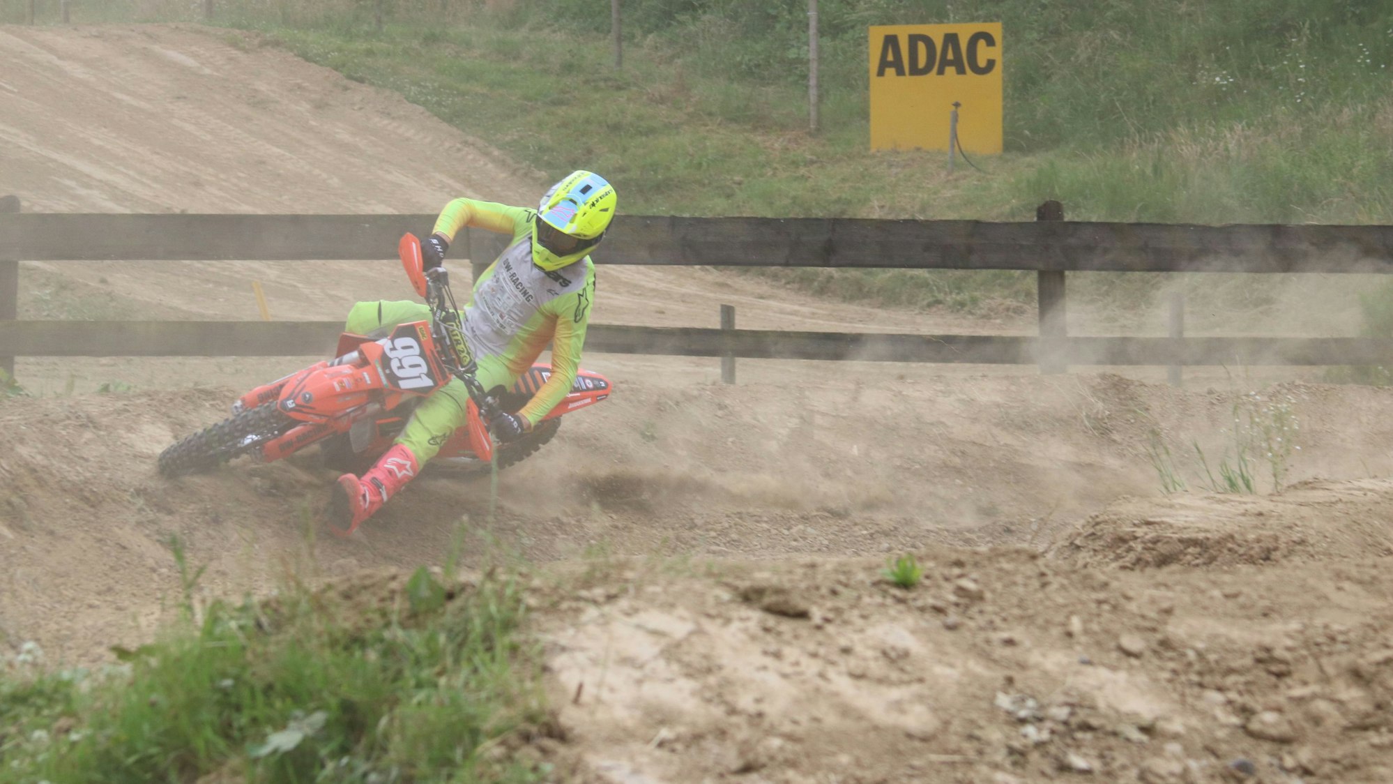 Jaden Wendeler in der letzten Kurve vor Start und Ziel.