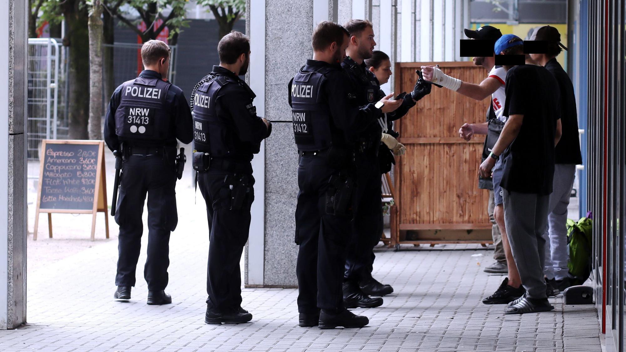 Die Kölner Polizei ist am Neumarkt in der Drogenszene im Dauereinsatz.