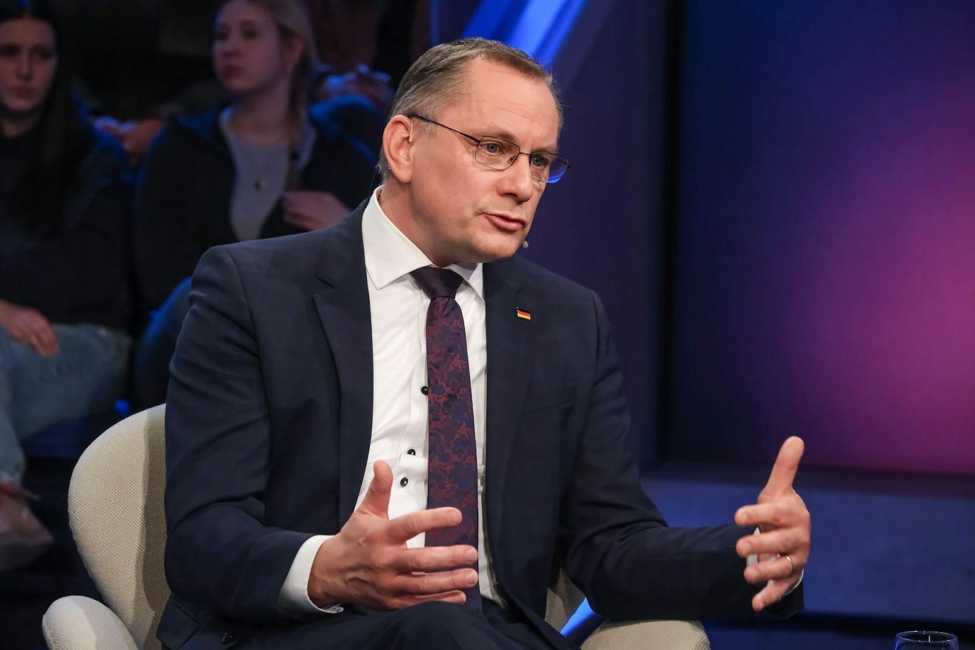 „Wir brauchen einen Ausgleich mit Russland“, sagte der AfD-Vorsitzende Tino Chrupalla bei „Maischberger“. (Bild: WDR / Oliver Ziebe)