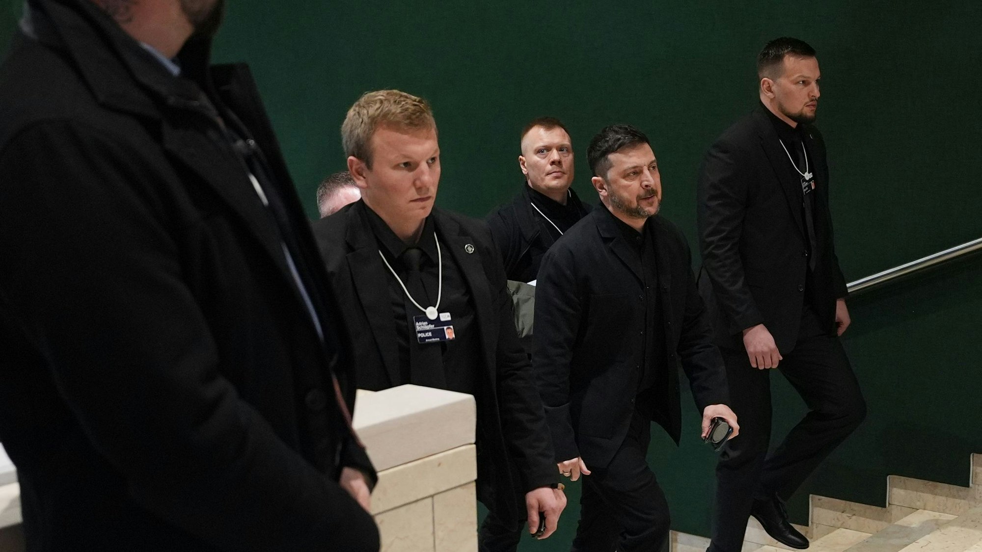 Der ukrainische Staatschef Selenskyj spricht in Davos mit US-Präsident Donald Trump.