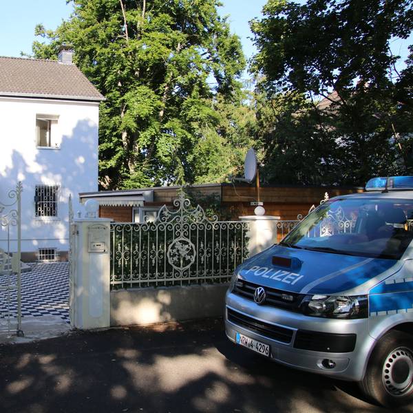 Bei der Razzia in Ostheim wurden auch Luxusautos des Clans beschlagnahmt. (Archivbild)