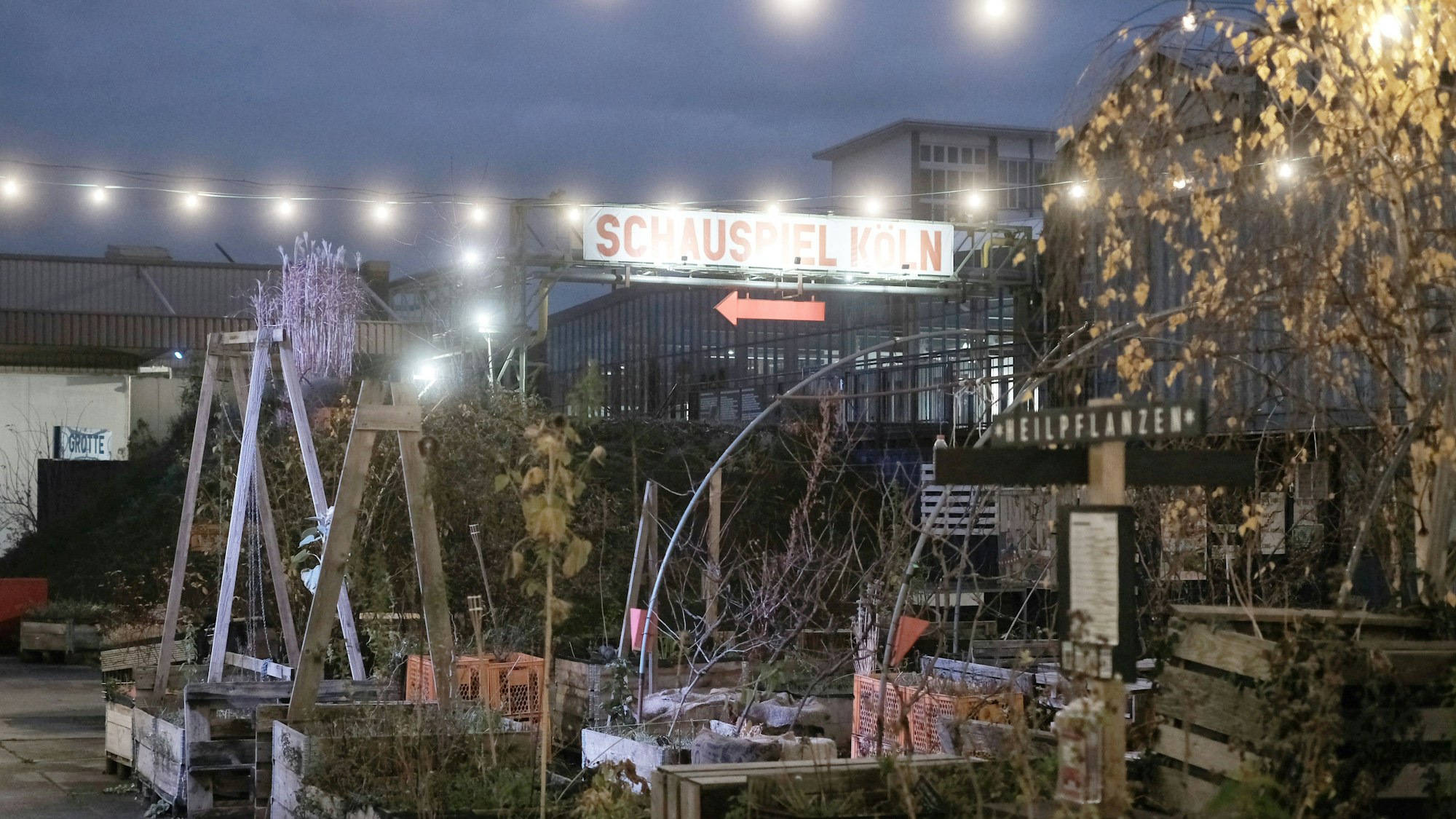 13.12.2021, Köln: Symbolfoto Schauspiel Köln, Carlsgarten. Foto: Max Grönert