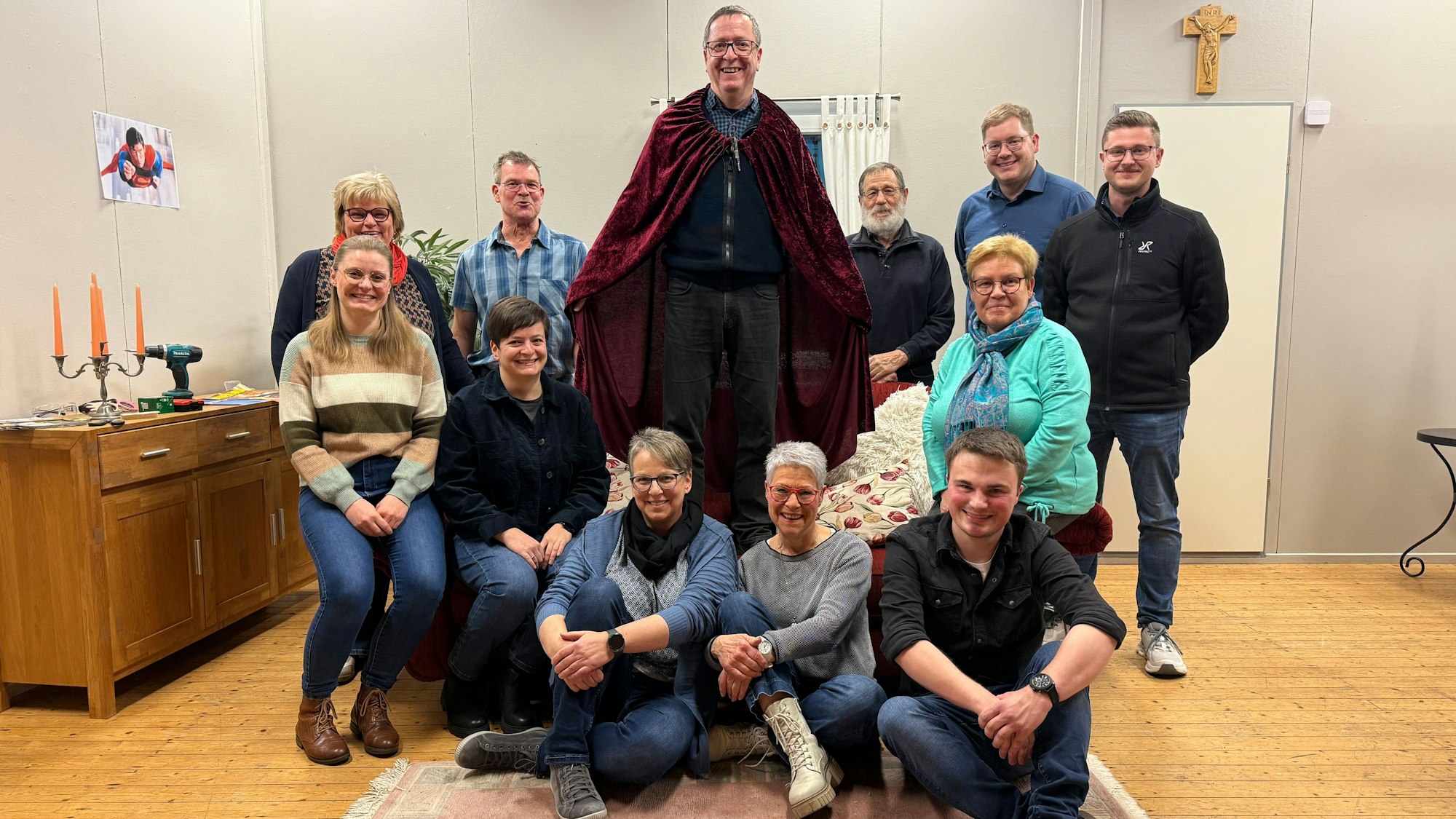 Das Foto zeigt das Theaterensemble des Kirchenchors St. Anna in Wipperfürth-Thier.