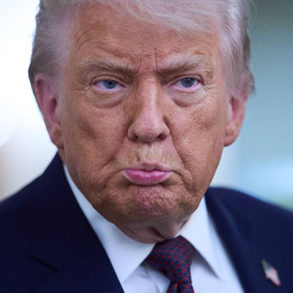 US-Präsident Donald Trump spricht mit Reportern an Bord der Air Force One, nachdem er das Weltwirtschaftsforum in Davos in Richtung Washington verlassen hat. (Archivbild)