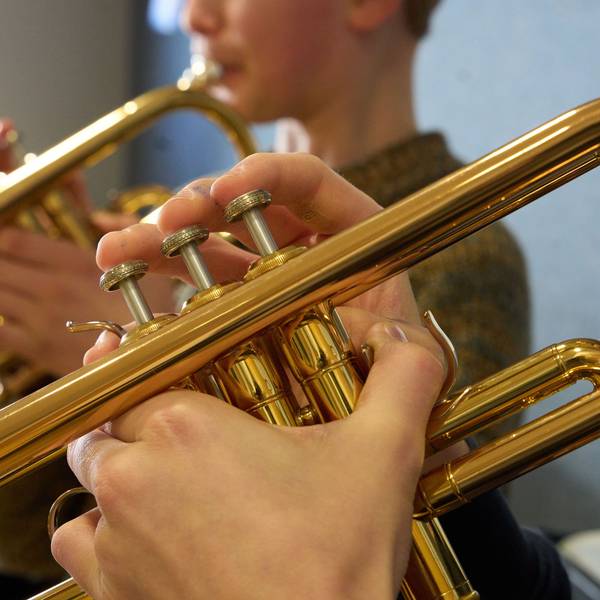 Die Rheinische Musikschule zieht aufgrund von Sanierungsarbeiten in das Hildegard-von-Bingen-Gymnasium. (Symbolbild)