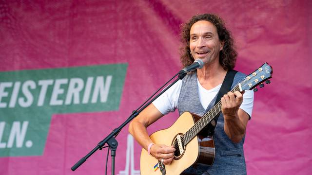 Der Kölner Musiker Stephan Brings fordert mehr Sicherheit auf den Radwegen in Köln.