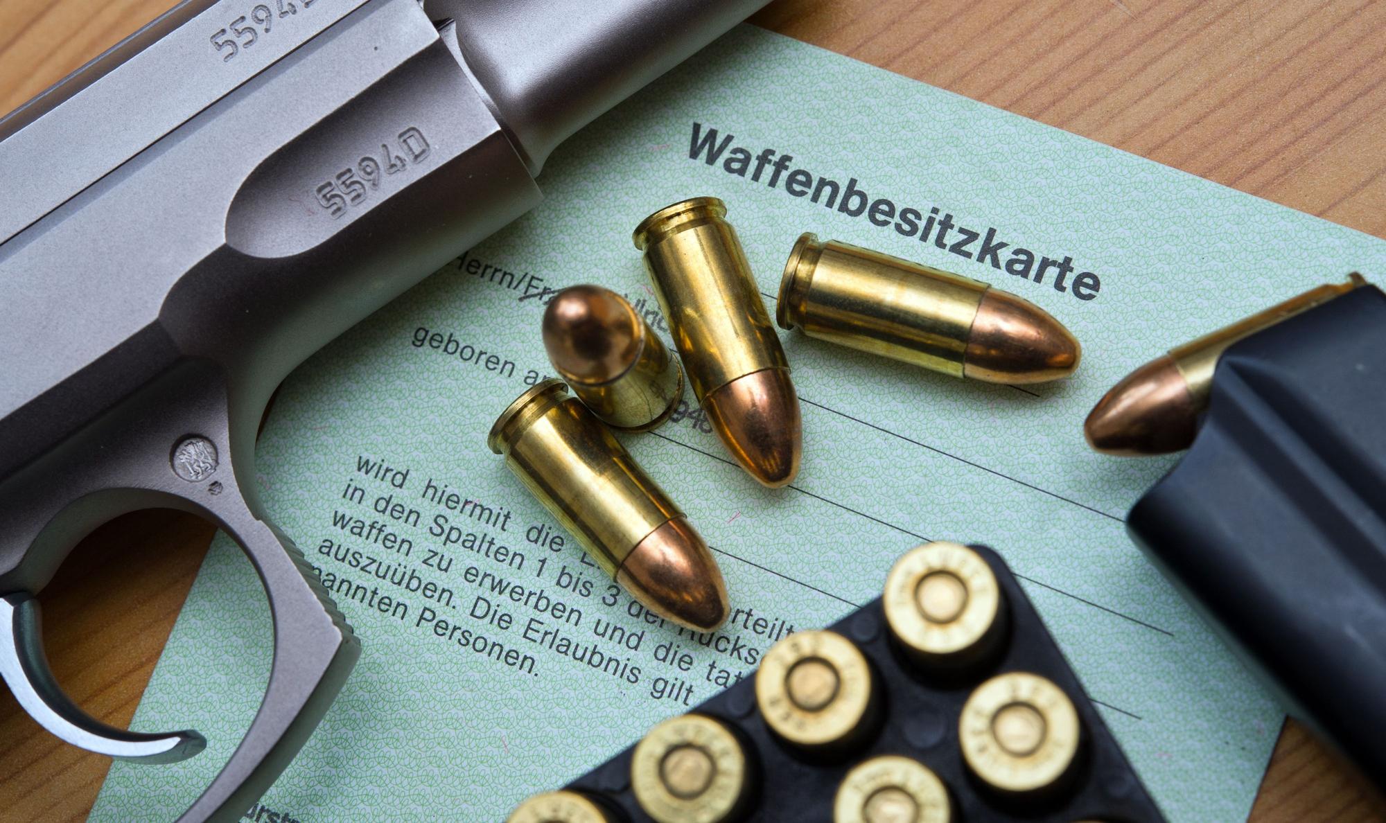 Laut Anklageschrift musste ein Mann unter Waffenvorhalt eine Patrone schlucken.