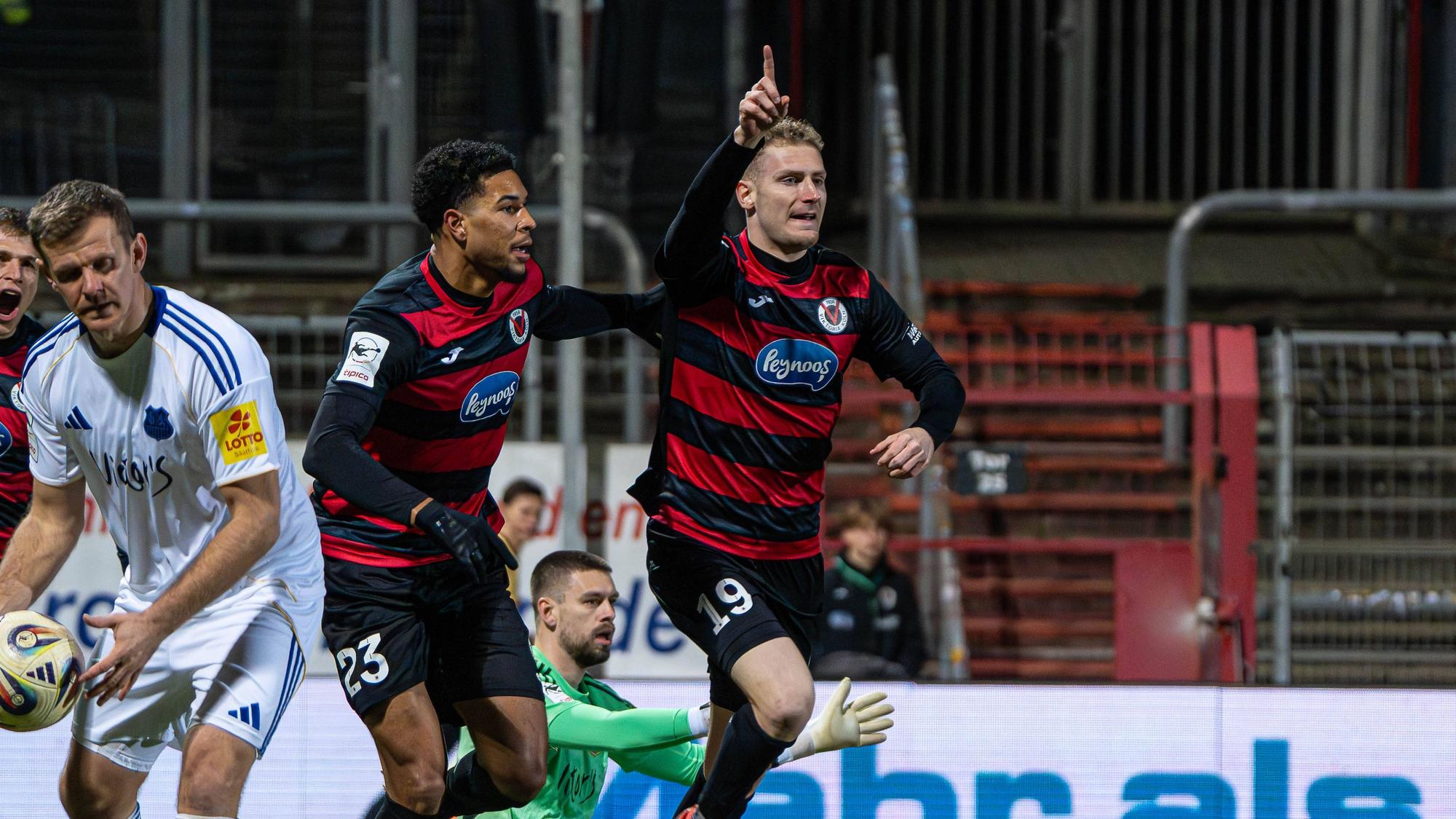 Meiko Sponsel Viktoria Koeln 1904, 19 jubelt nach dem 1. Tor mit Benjamin Zank Viktoria Koeln 1904, 23 Viktoria Koeln 1904 vs. 1. FC Saarbruecken, Fußball, 3. Liga, 21. Spieltag, Saison 2025/2026, 23.01.2026 DFB REGULATIONS PROHIBIT ANY USE OF PHOTOGRAPHS AS IMAGE SEQUENCES AND/OR QUASI-VIDEO, Viktoria Koeln 1904 vs. 1. FC Saarbruecken, Fußball, 3. Liga, 21. Spieltag, Saison 2025/2026, 23.01.2026 Koeln *** Meiko Sponsel Viktoria Koeln 1904, 19 celebrates after the 1 goal with Benjamin Zank Viktoria Koeln 1904, 23 Viktoria Koeln 1904 vs 1 FC Saarbruecken, Football, 3 Liga, Matchday 21, Season 2025 2026, 23 01 2026 DFB REGULATES PROHIBIT ANY USE OF PHOTOGRAPHS AS IMAGE SEQUENCES AND OR QUASI VIDEO, Viktoria Koeln 1904 vs 1 FC Saarbruecken, Football, 3 Liga, Matchday 21, Season 2025 2026, 23 01 2026 Koeln Copyright: xEibner-Pressefoto/DamianxKruczynskix EP_DKI