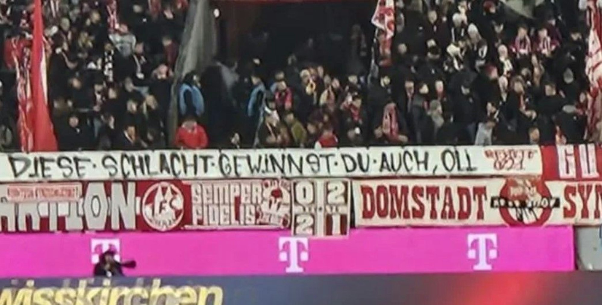 Die FC-Fans machten ihrem erkrankten Freund mit einem Banner beim Spiel gegen Bayern München Mut.
