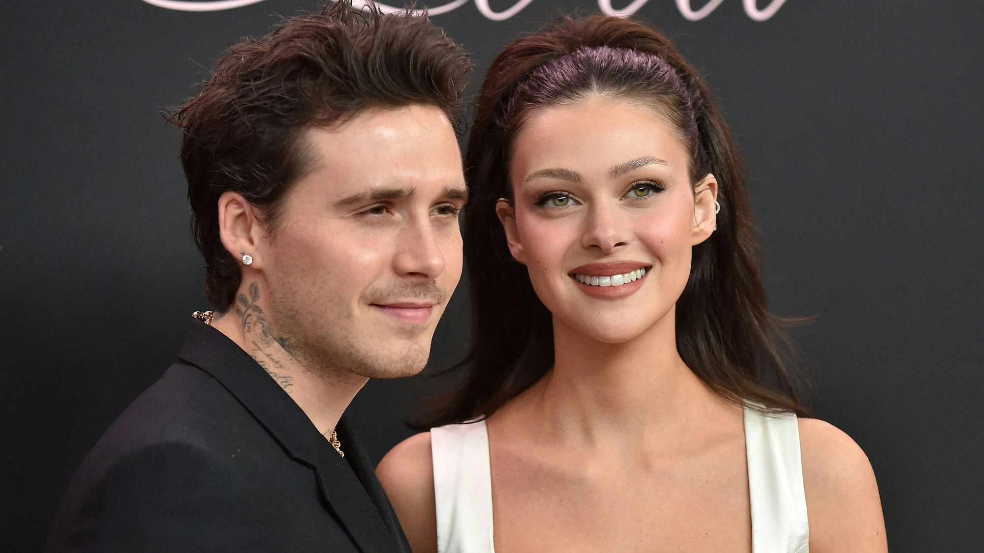 Brooklyn Beckham (l.) und seine Ehefrau Nicola Peltz