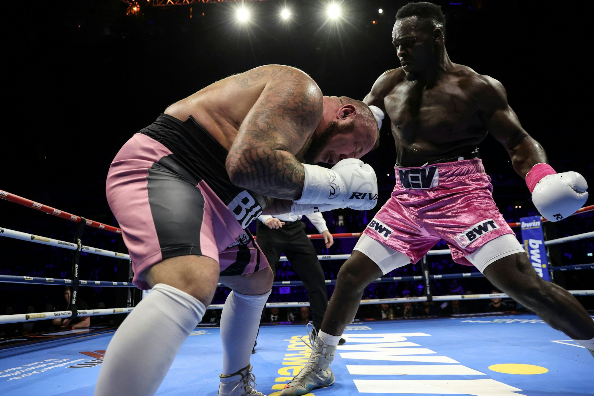 Boxen: The Homecoming, Schwergewicht, Oberhausen, 10.01.2026 Nelvie Tiafack GER - Piotr Cwik POL *** Boxing The Homecoming, Heavyweight, Oberhausen, 10 01 2026 Nelvie Tiafack GER Piotr Cwik POL