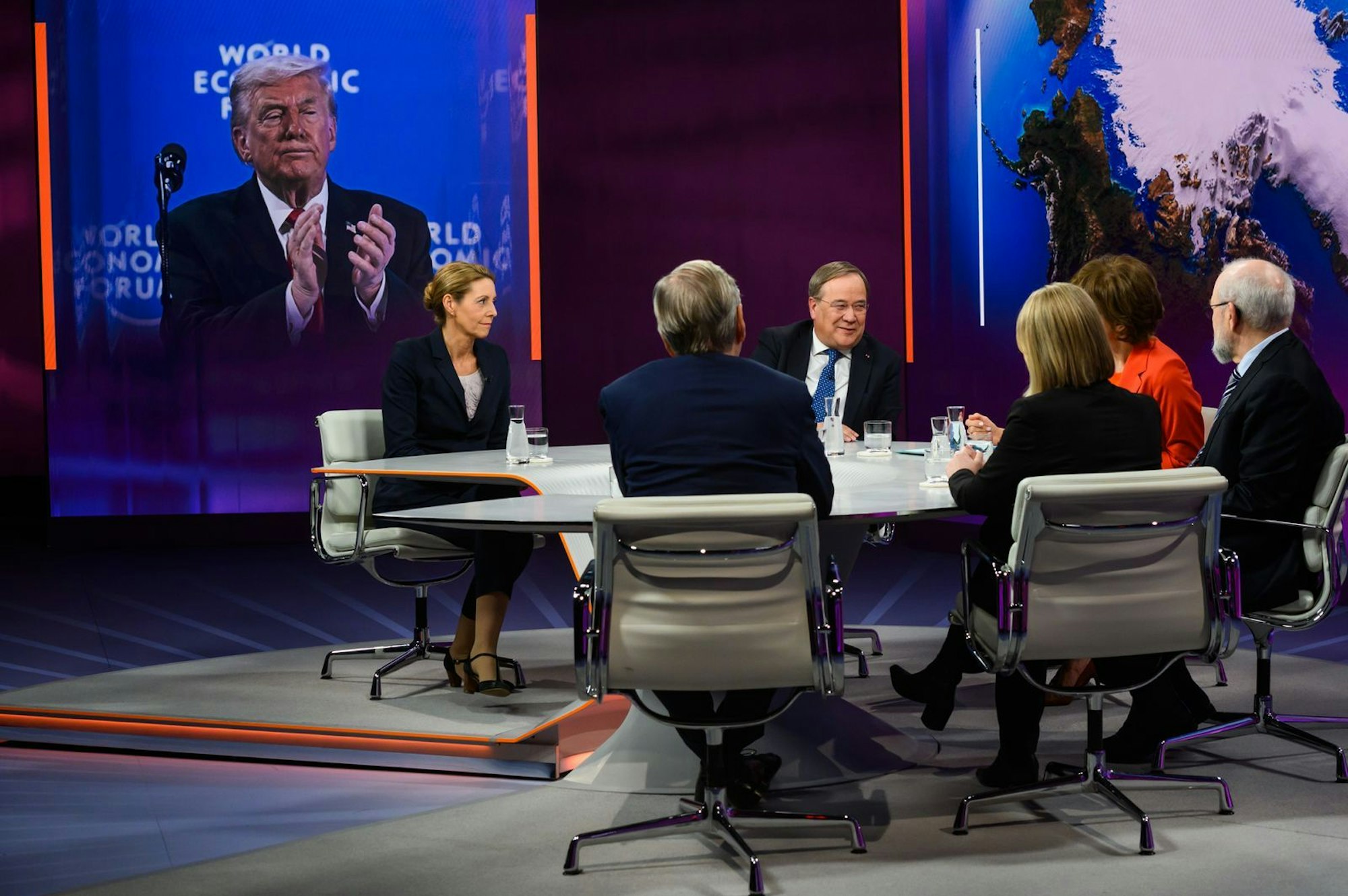 Bei „Maybrit Illner“ stand wenig überraschend Donald Trump im Fokus. (Bild: ZDF/Jule Roehr)