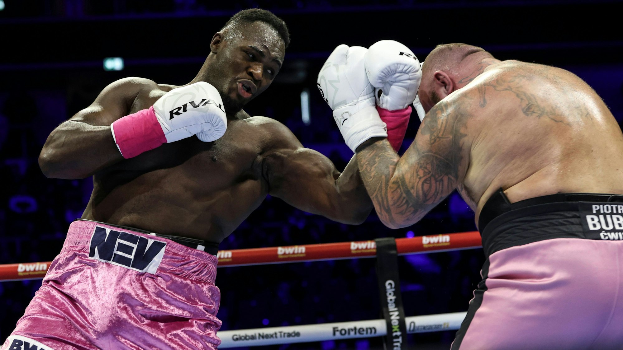 Boxen: The Homecoming, Schwergewicht, Oberhausen, 10.01.2026 Nelvie Tiafack GER - Piotr Cwik POL *** Boxing The Homecoming, Heavyweight, Oberhausen, 10 01 2026 Nelvie Tiafack GER Piotr Cwik POL