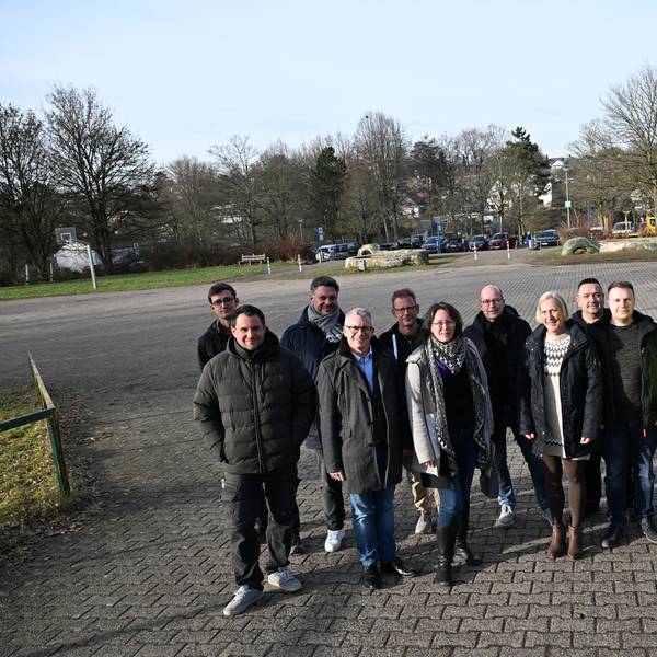 Erste Baubesprechung zum Umbau des Geländes vor dem Kulturzentrum im Rahmen des Isek. Damit startet die erste Maßnahme des Projektes.