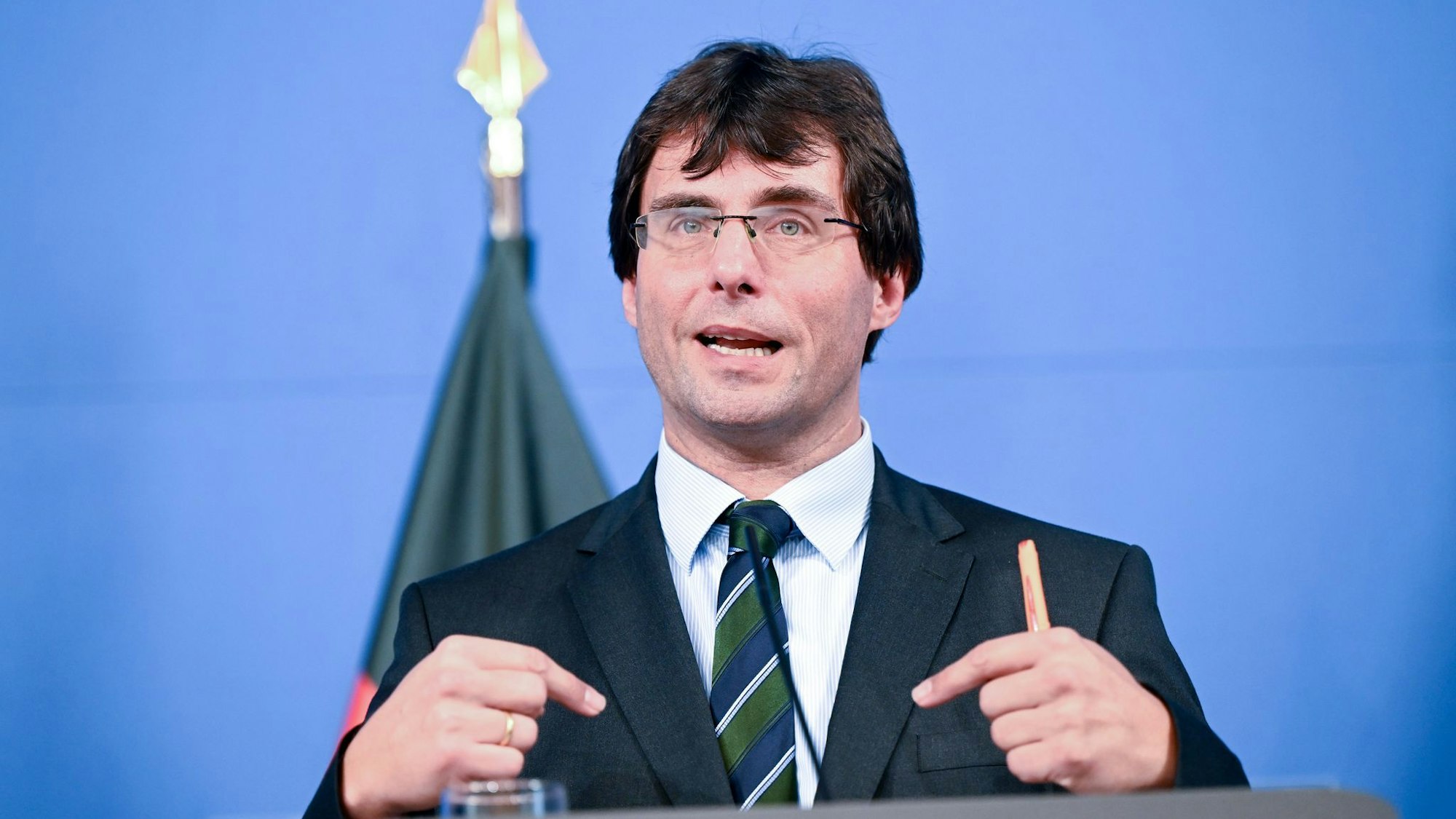 NRW-Finanzminister Marcus Optendrenk (CDU) ist auch zuständig für die Umsetzung militärischer Bauvorhaben in NRW im Auftrag des Bundes. (Archivbild)