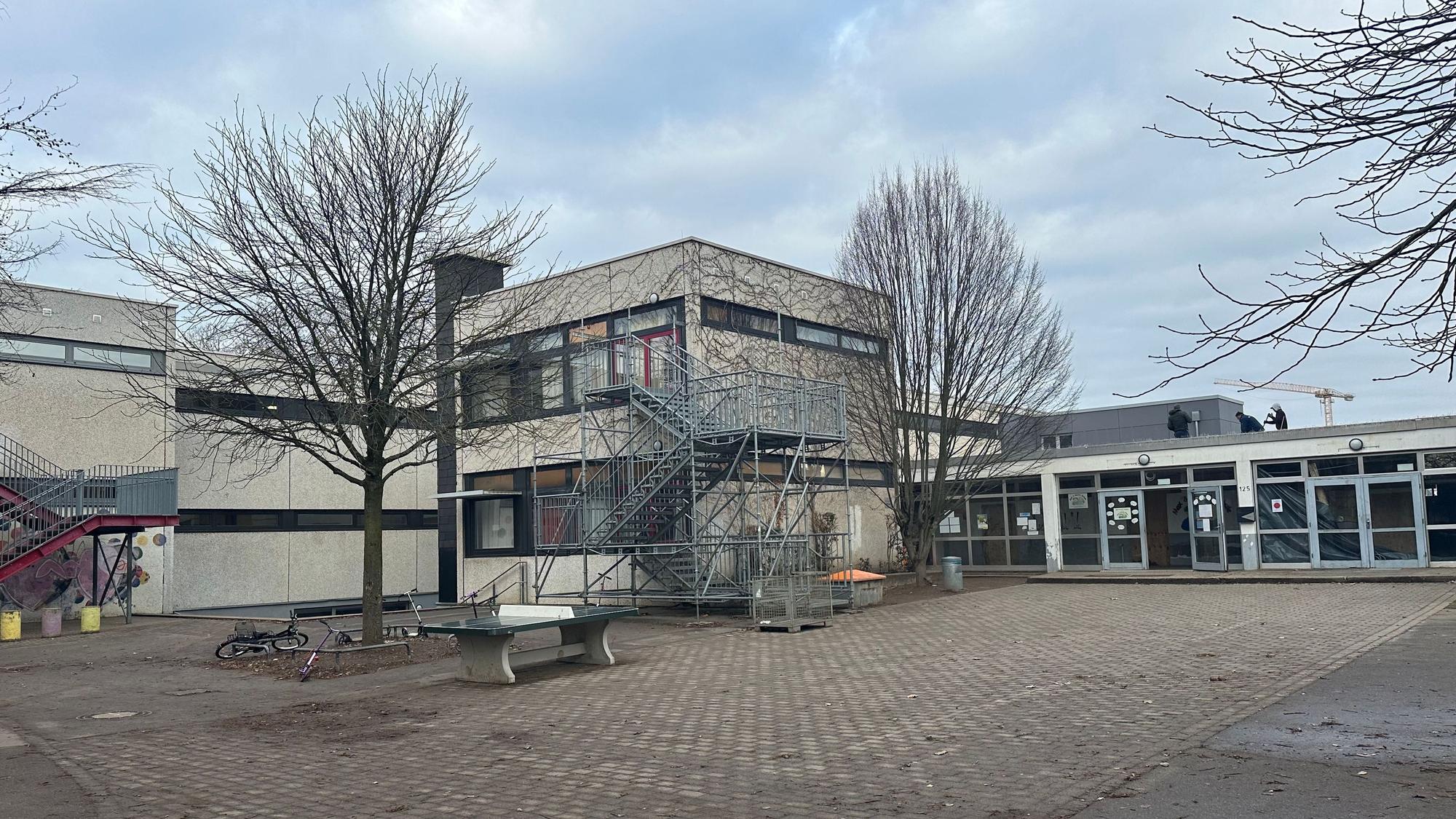 An der „Max und Moritz Grundschule“ in Menden finden zurzeit noch Umbauarbeiten statt.