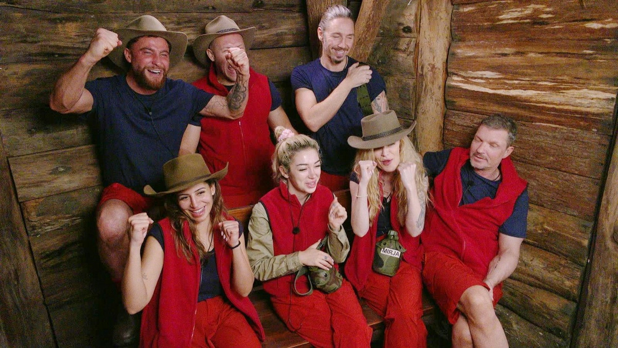 Die Kandidaten aus dem Hauptcamp bei „Ich bin ein Star - Holt mich hier raus“: Umut, Patrick, Gil, Eva, Ariel, Mirja und Hardy. (Bild: RTL)