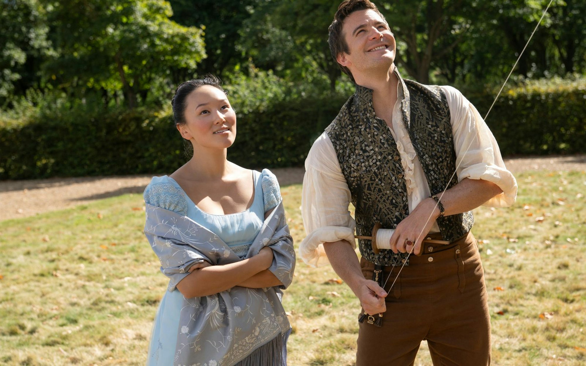 Die vierte Staffel von „Bridgerton“ erzählt von Benedict Bridgerton (Luke Thompson) und Sophie Baek (Yerin Ha). (Bild: LIAM DANIEL/NETFLIX)