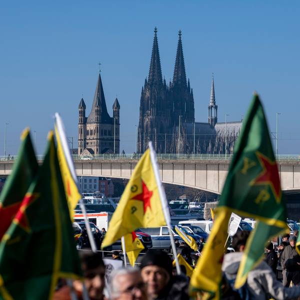 Kurden demonstrieren auf der Deutzer Werft.