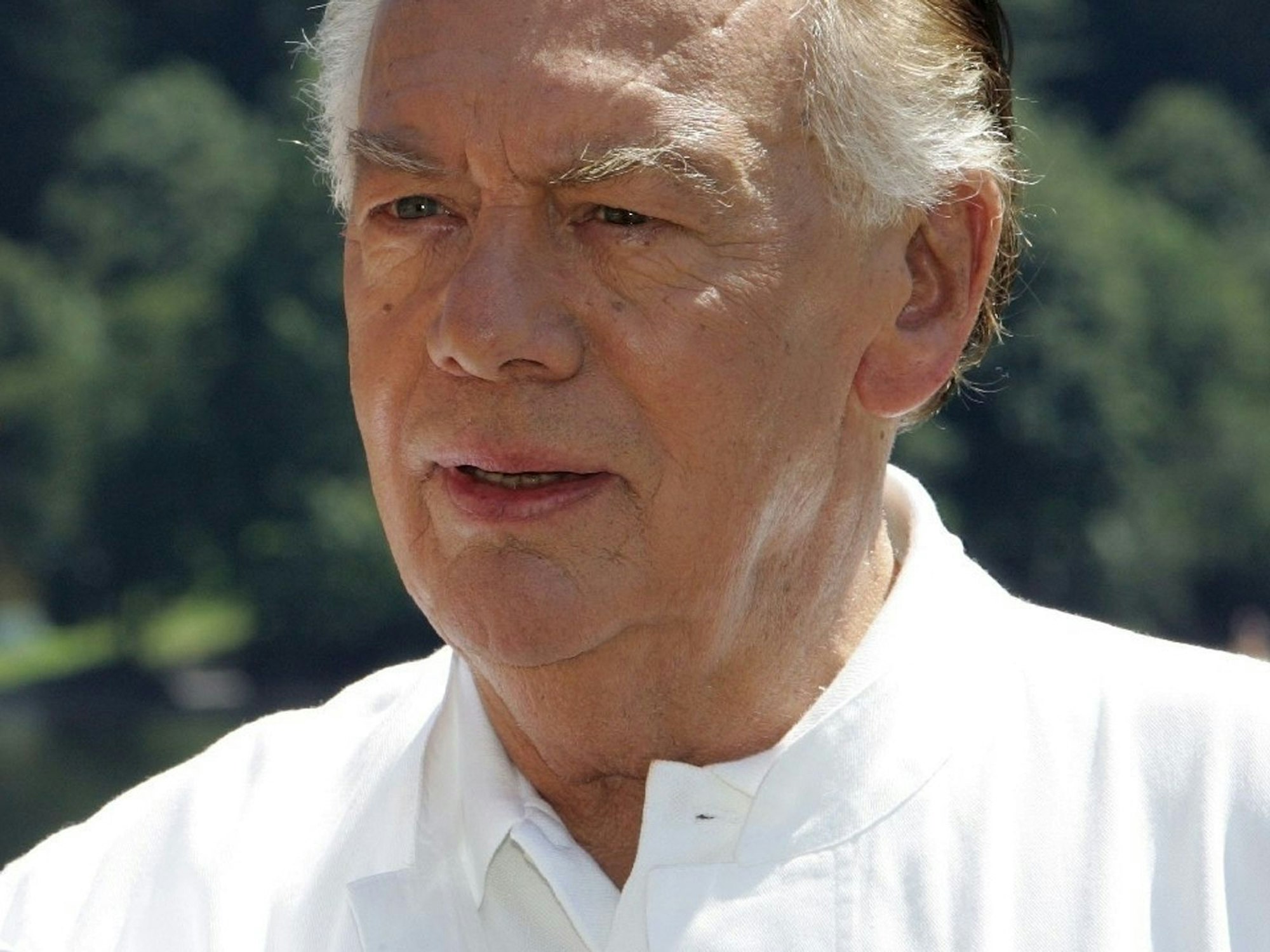 Professor Brinkmann prägte sein Leben: Nach dem Ende der „Schwarzwaldklinik“ und bis zu seinem Tod 2007 war Klausjürgen Wussow in zahlreichen Fernsehproduktionen zu sehen. (Bild: ZDF / Sascha Baumann)