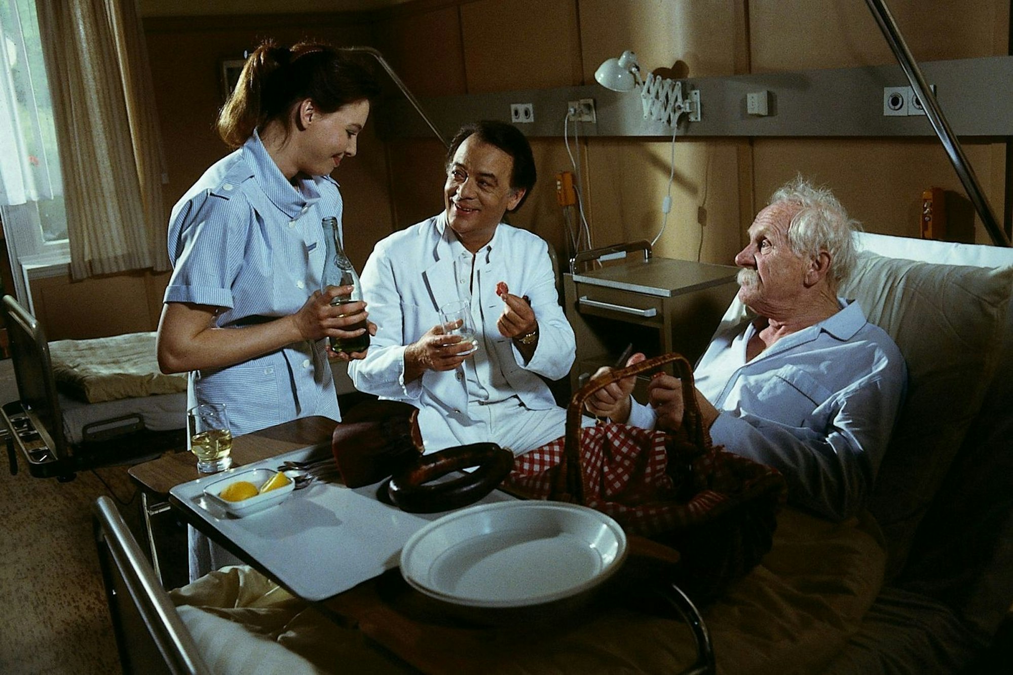 Der große Gerd Fröbe war in der letzten regulären Folge der „Schwarzwaldklinik“ in seiner letzten Rolle zu sehen. Er starb im September 1988. (Bild: ZDF / Thomas Waldhelm)