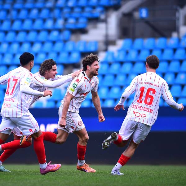 Fußball Herren Regionalliga West Saison 2025/2026 19. Spieltag: VfL Bochum U21, U 21 - Fortuna Köln am 25.01.2026 im Vonovia Ruhrstadion in Bochum Enzo Wirtz Fortuna Köln , mitte freut sich über das 0:1 Nordrhein-Westfalen Deutschland *** Soccer Men Regionalliga West Season 2025 2026 19 Matchday VfL Bochum U21 Fortuna Köln on 25 01 2026 at the Vonovia Ruhrstadion in Bochum Enzo Wirtz Fortuna Köln , center is happy about the 0 1 North Rhine-Westphalia Germany