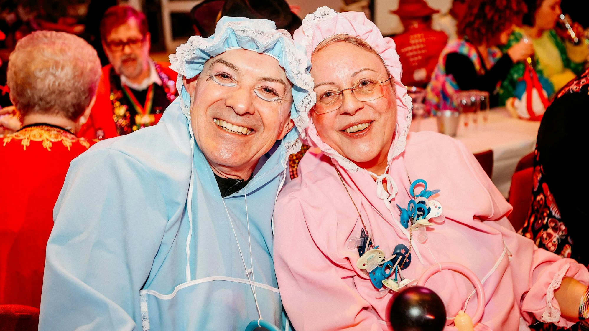 Ein Paar als männliches und weibliches Baby im Forum