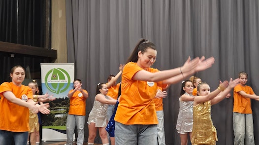 Das Bild zeigt die Tanzgruppe RASOM Hürth.